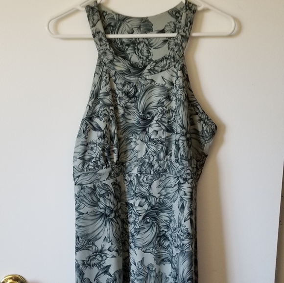 Dress - Picture 2 of 4